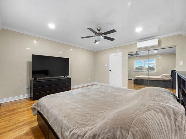 2924 Gerritsen Avenue image 19 of 25