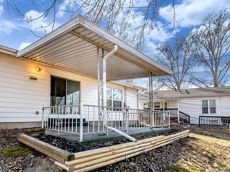 8435 Bridle Spur Dr — Photo 45