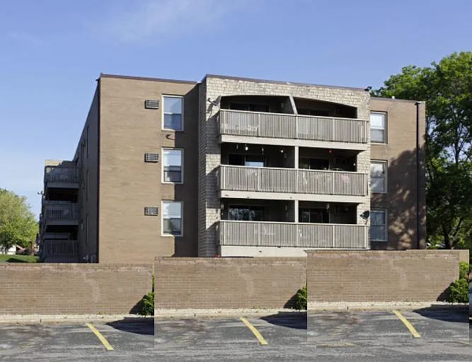 Carousel Apartments — Photo 1