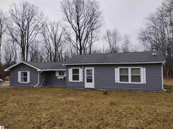 11991 South Rd, Farwell, MI 48622