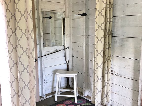 Changing room in pool house 