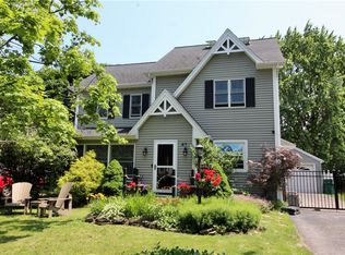 67 Sandymount Dr, Rochester, NY 14617