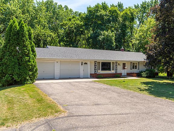 4th image of 530 Niagara Ln N