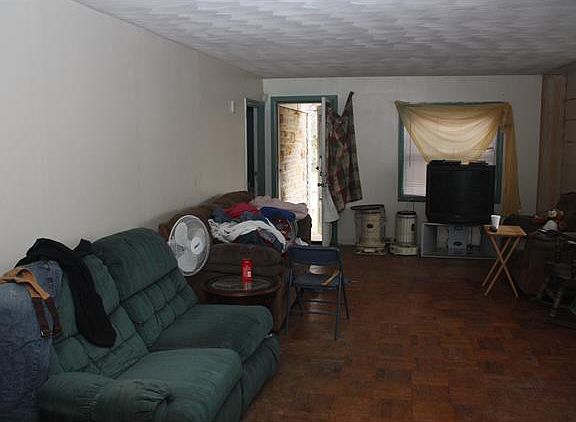 3rd image of 520 Orchard St