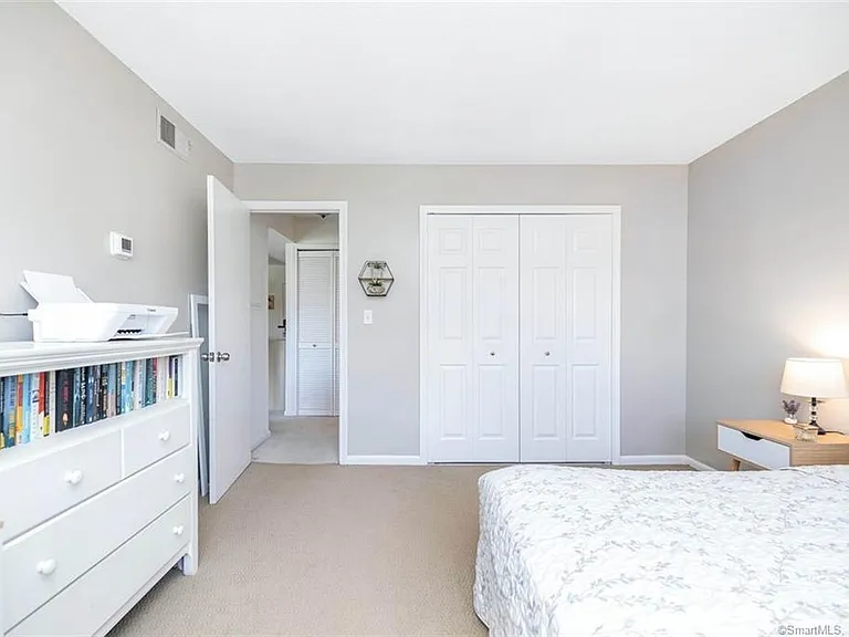 Twin Circle Dr — Photo 17