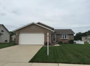 1086 Lakeside Dr, Hobart, IN 46342