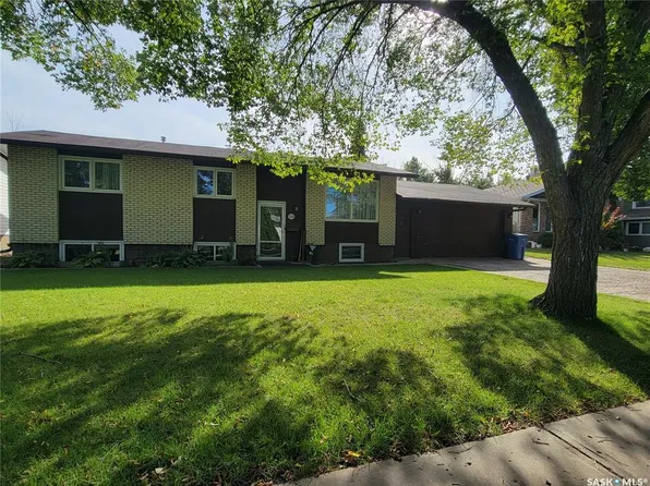2212 95th STREET, North Battleford, SK S9A 3K5