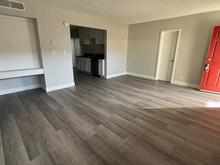 The Riviera Apartments — Photo 10