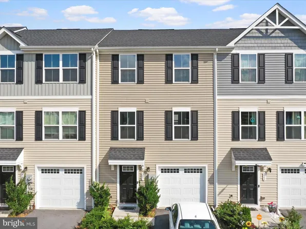 207 Rhea Dr, Martinsburg, WV 25403