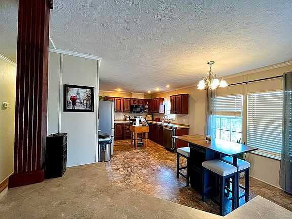 5th image of 75 Woody Rd