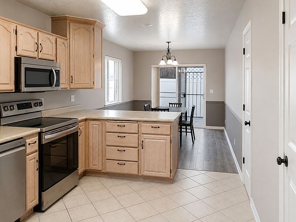 5th image of 28 N River Pointe Dr