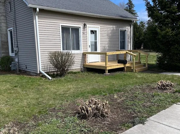 28 Hewitt St, Quincy, MI 49082