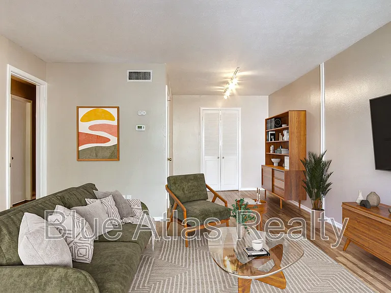 3903 Hawthorne Ave #201 — Photo 2