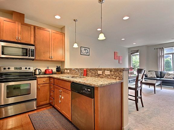 5th image of 13914 N Pointe Cir APT D