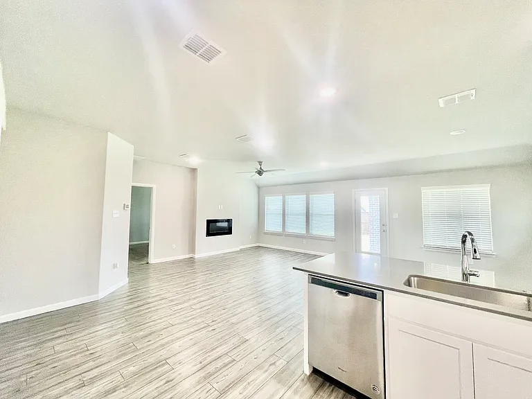 525 Ardsley Ln — Photo 24