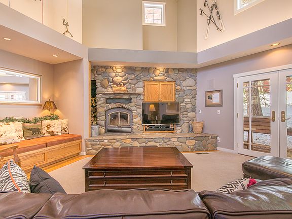 4th image of 12874 Roundhill Dr