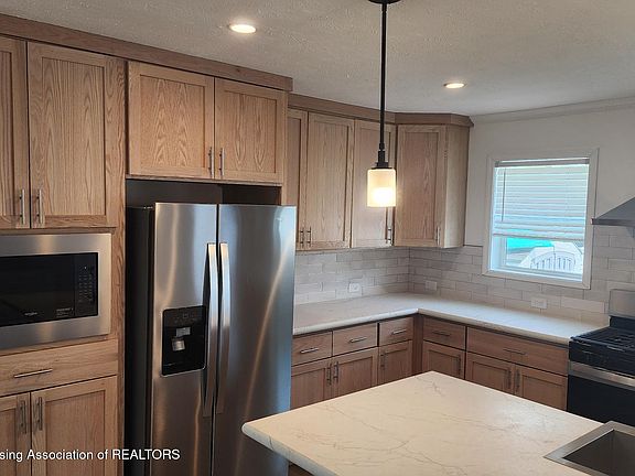 5th image of 984 Tyler Dr #68