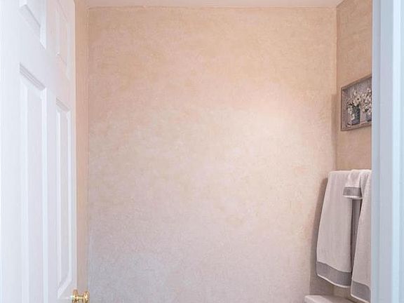 5th image of 978 Shadow Pine Dr