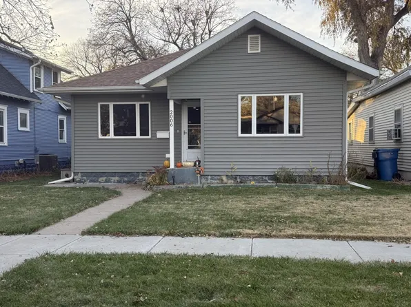 2006 4th Ave, Kearney, NE 68845
