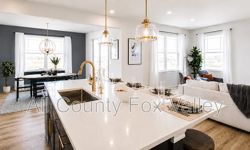 4 bed, 2.5 bath, 2598 sqft, $4,950 — Photo 2