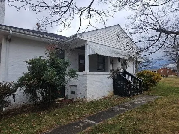 6632 Wood Haven Rd, Roanoke, VA 24019