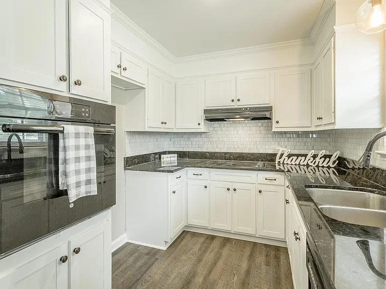 1403 Clearpoint Dr — Photo 3