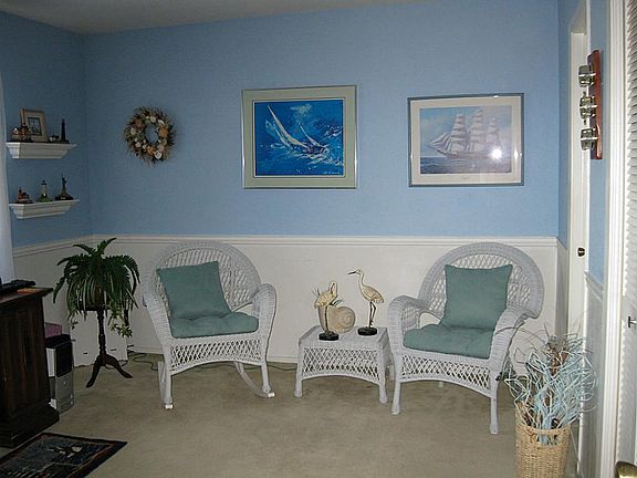 Large Bedroom Down with Full Bath!