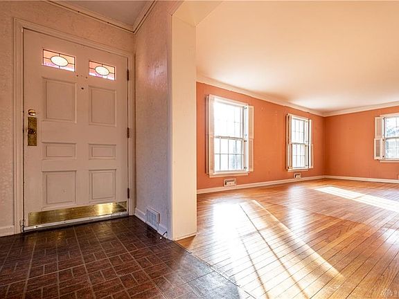 5th image of 825 Harman Ave