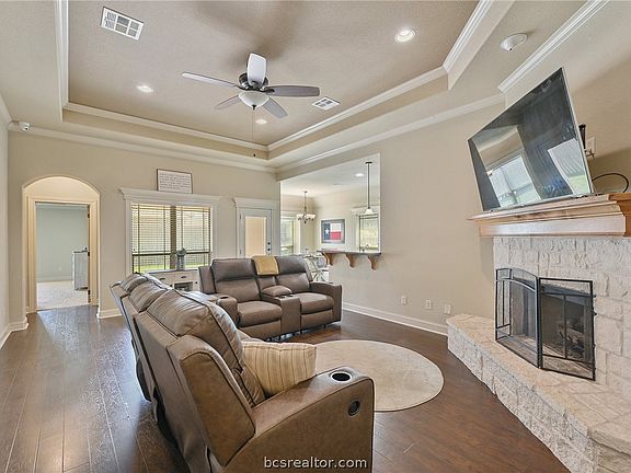 3rd image of 3914 Lambermont Dr