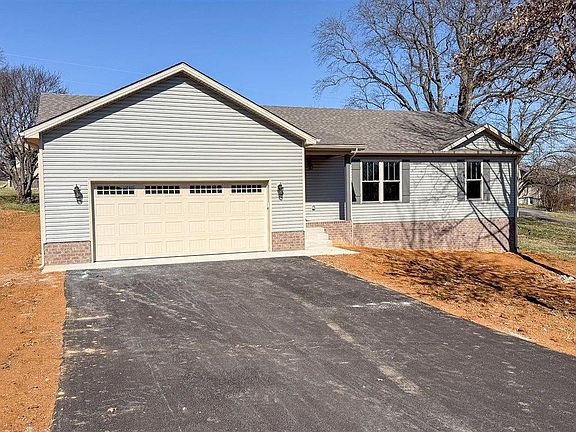 2nd image of 124 Bishop Ln