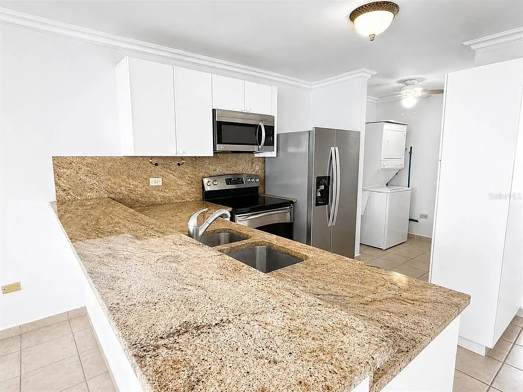 3 bed, 2.0 bath, 2713 sqft, $1,500 — Photo 3