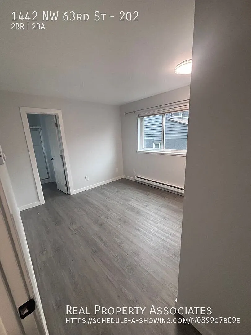 Ballard 2 Bed 2 Bath Condo Available Now! — Photo 4
