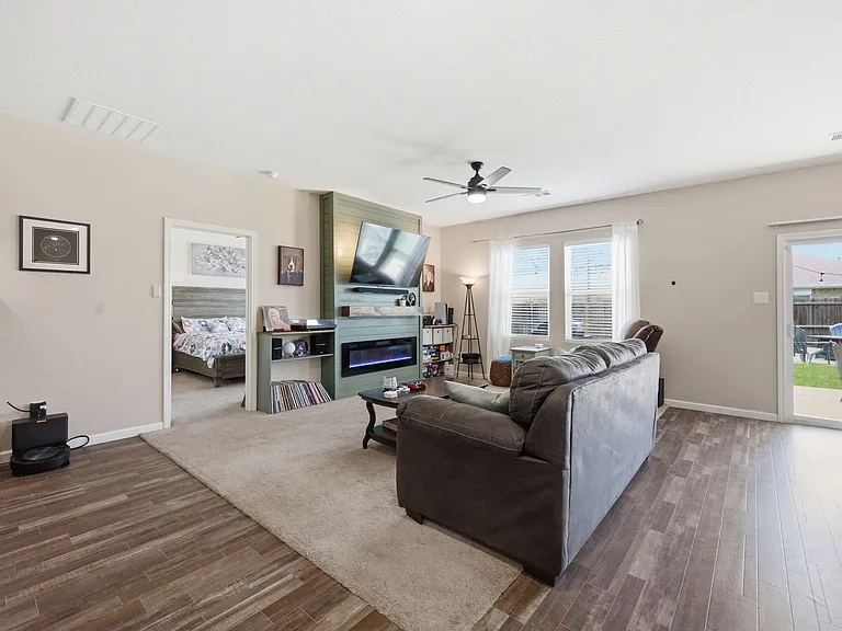 405 Willow Creek Dr — Photo 8