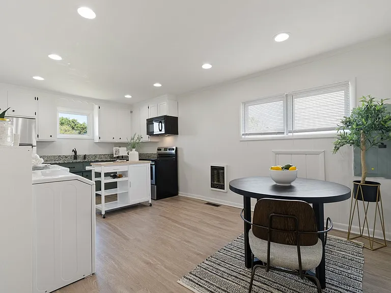 605 Annex Ave — Photo 5