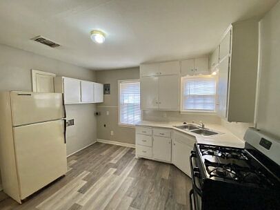 5th image of 2805 37th St