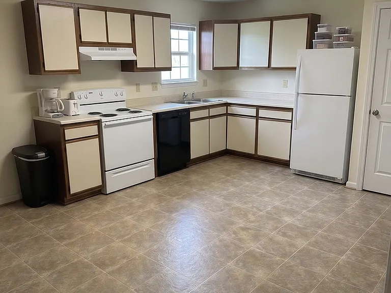 215 Pheasant Run Dr — Photo 2
