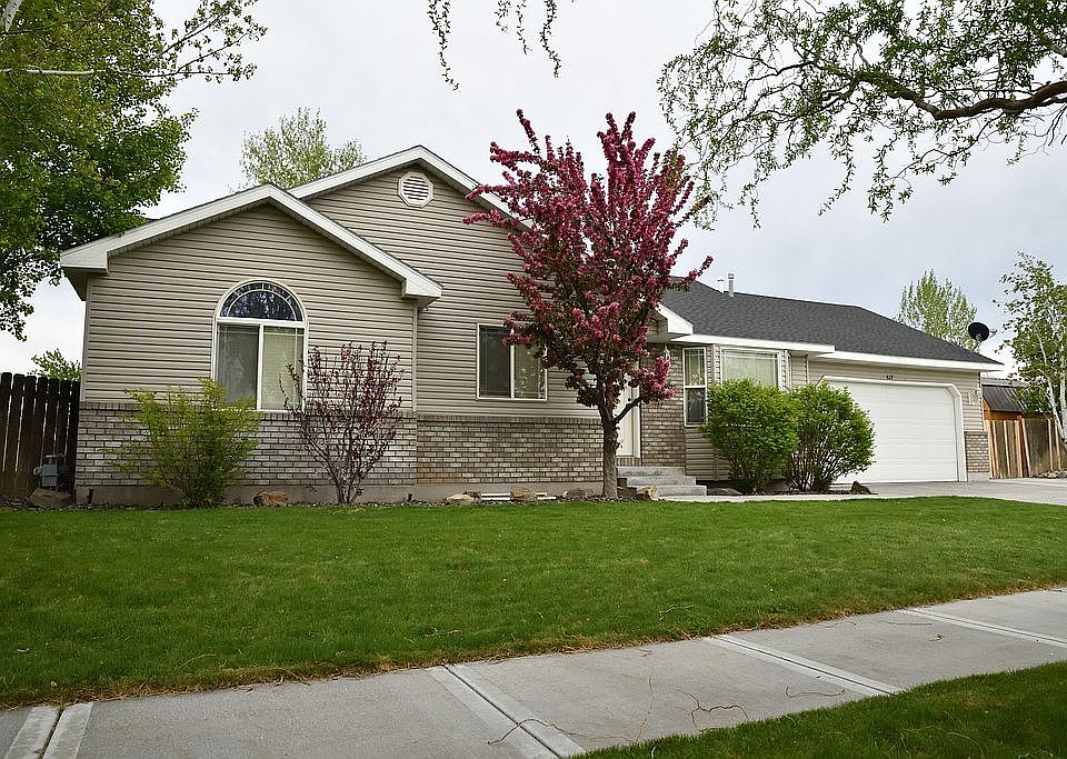 1st image of 827 S Ensign Dr