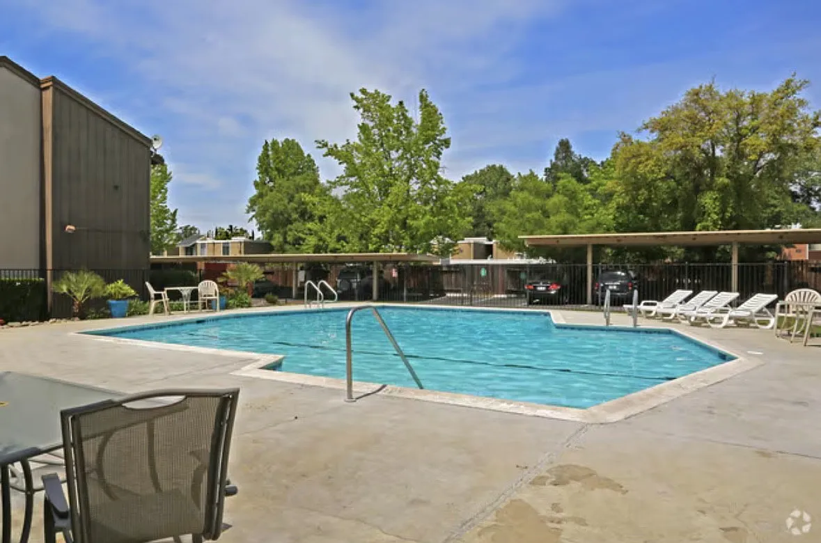 Sheraton Apartments — Photo 2