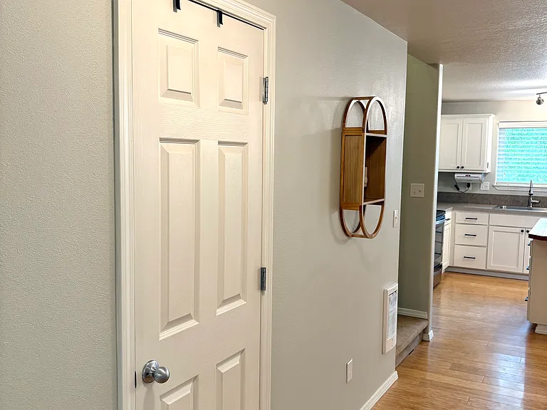 466 Corinne Dr — Photo 7