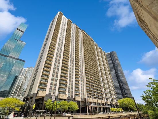 400 E Randolph St APT 826, Chicago, IL 60601