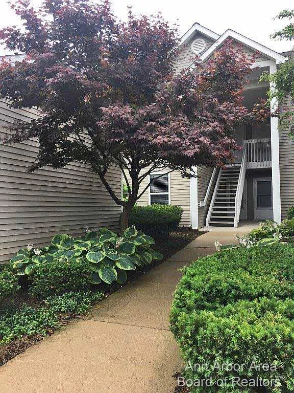 1635 Weatherstone Dr photo 1