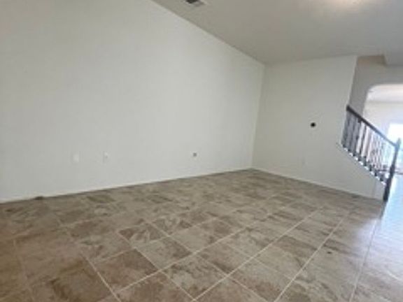 3rd image of 813 Sandhill Branch Dr