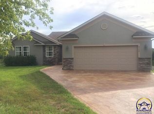6388 Crescent Rim Dr, Ozawkie, KS 66070