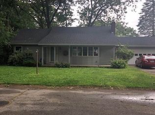 74 Putnam St, Warwick, RI 02888