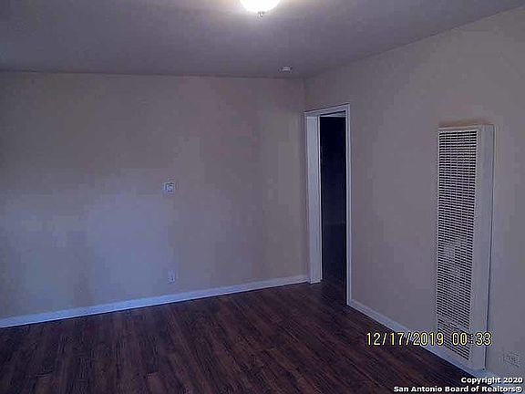 5th image of 207 Holly St