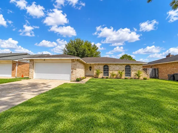 9907 Towne Brook Ln, Sugar Land, TX 77498