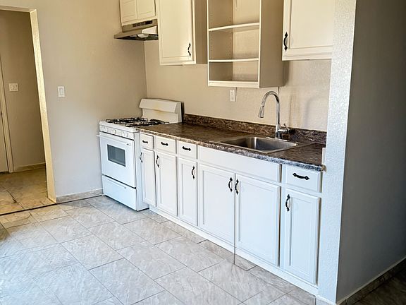 3rd image of 309 N 3rd St APT 5
