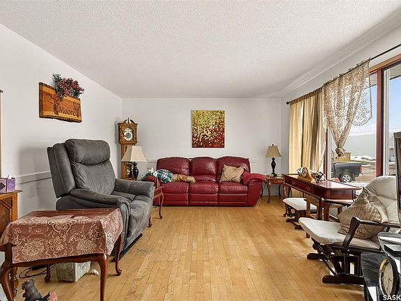 4th image of 306 4th STREET S