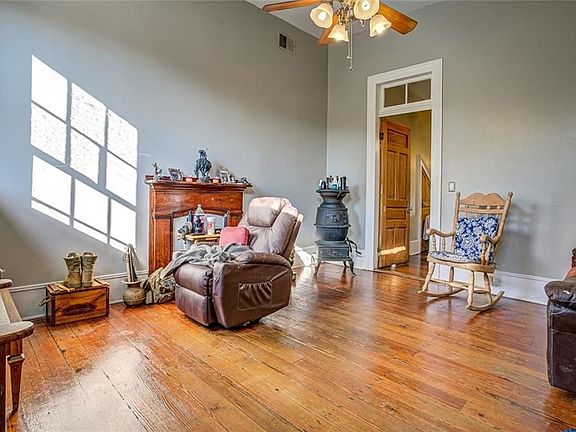 4th image of 601 Bartholomew St