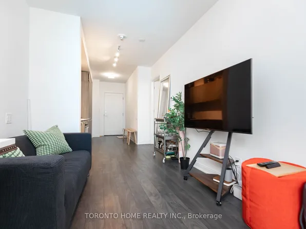 50 Charles St E, Toronto, ON